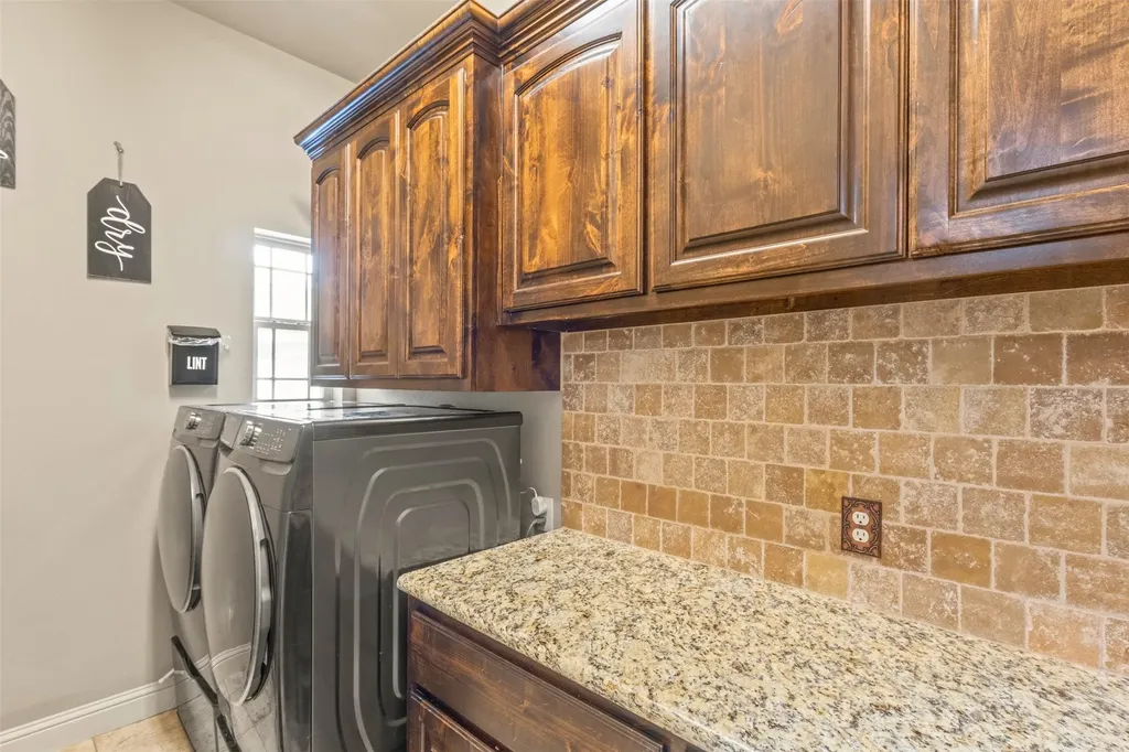 108 Oak Creek Drive Springtown TX 76082