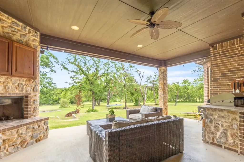 108 Oak Creek Drive Springtown TX 76082