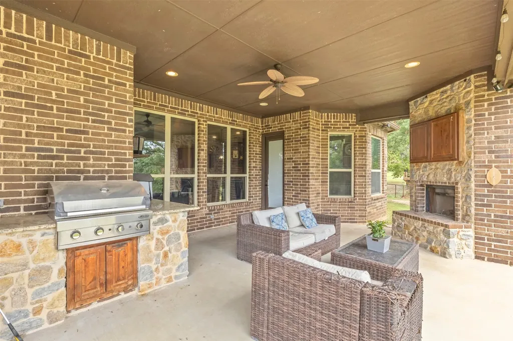 108 Oak Creek Drive Springtown TX 76082