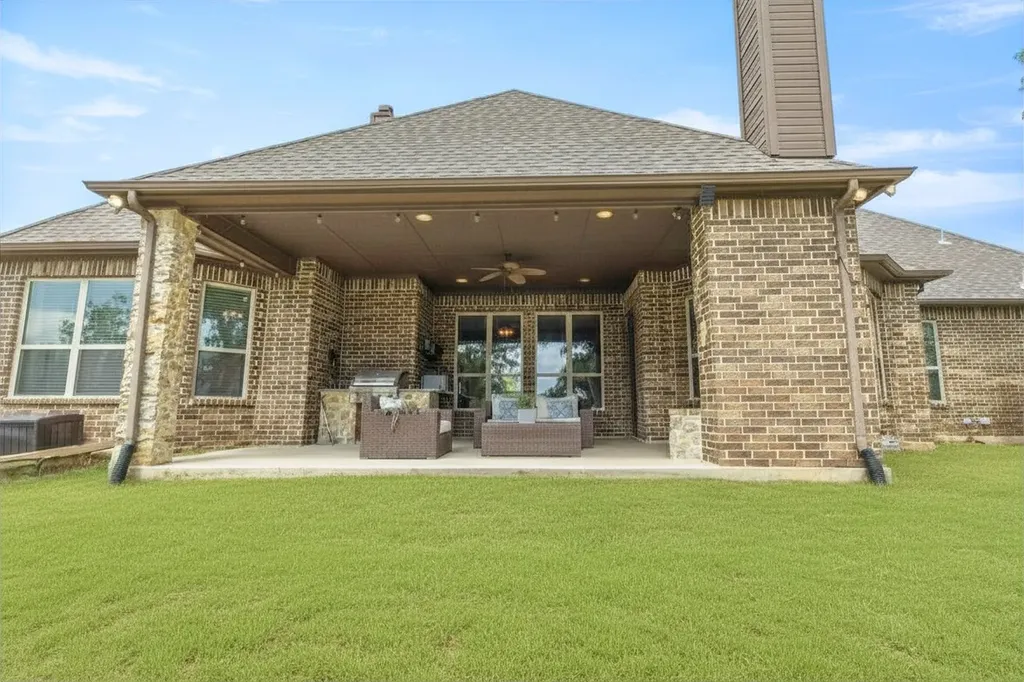 108 Oak Creek Drive Springtown TX 76082