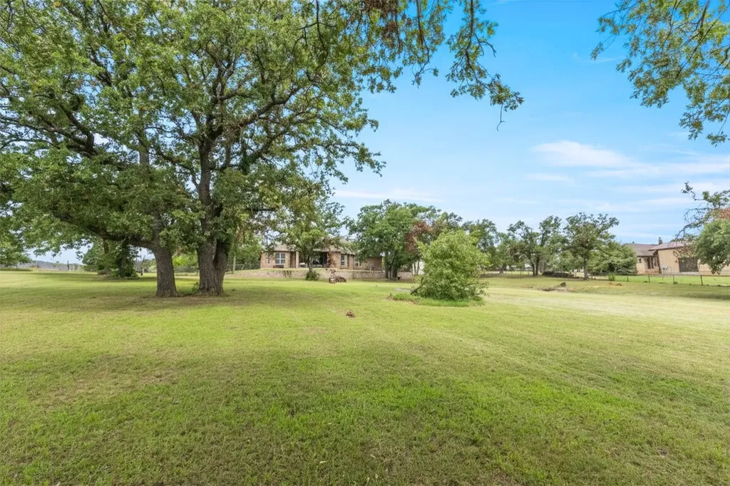 108 Oak Creek Drive Springtown TX 76082