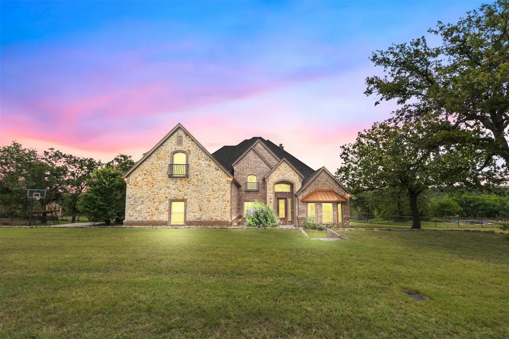 108 Oak Creek Drive Springtown TX 76082