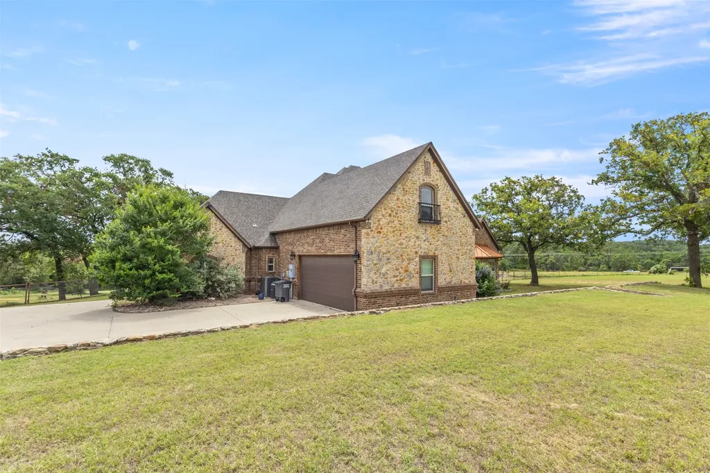 108 Oak Creek Drive Springtown TX 76082