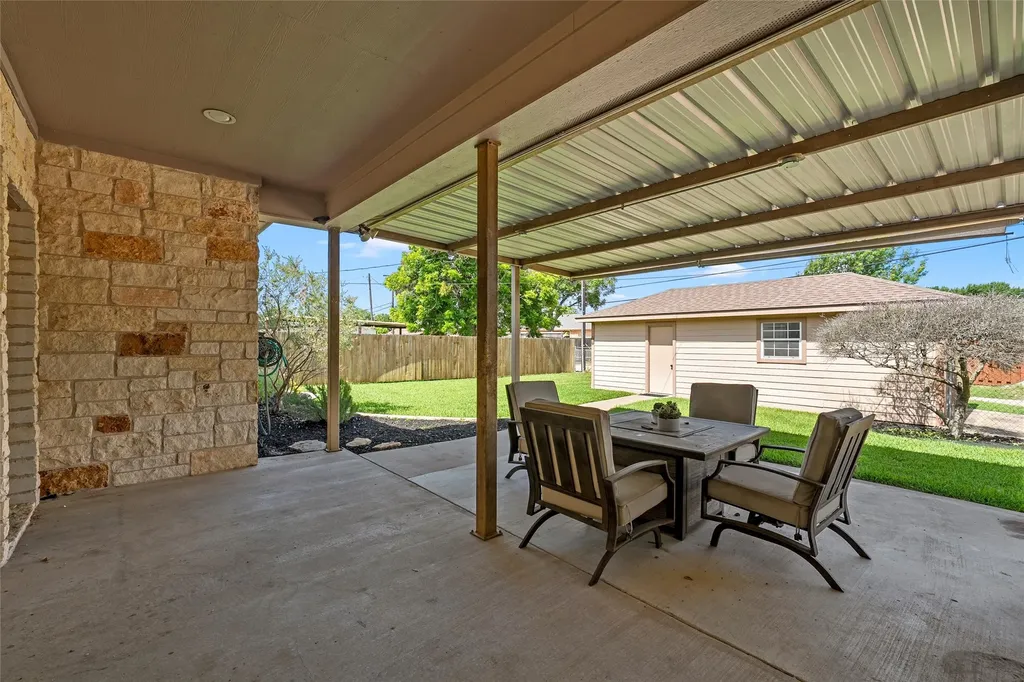 1509 N Reagan Street West TX 76691