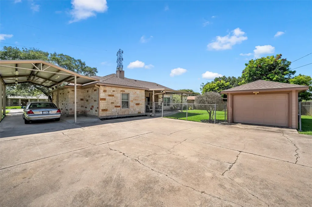 1509 N Reagan Street West TX 76691