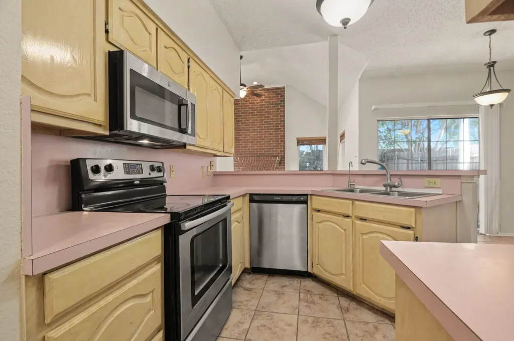 340 Arbor Court Euless TX 76039