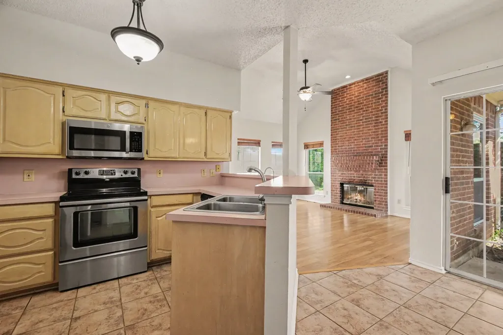 340 Arbor Court Euless TX 76039
