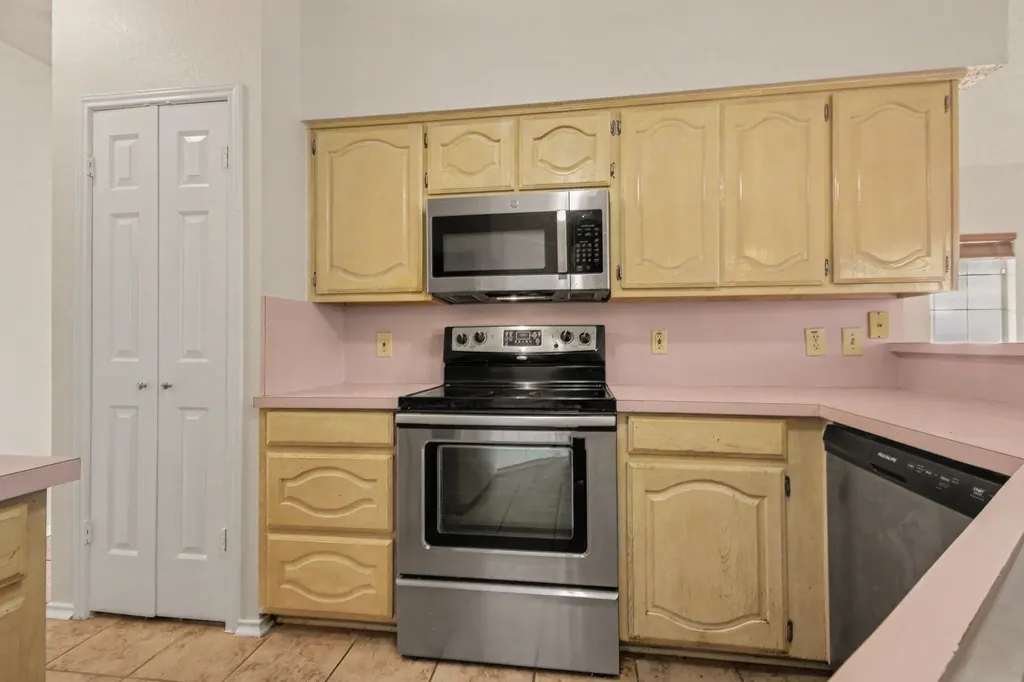 340 Arbor Court Euless TX 76039