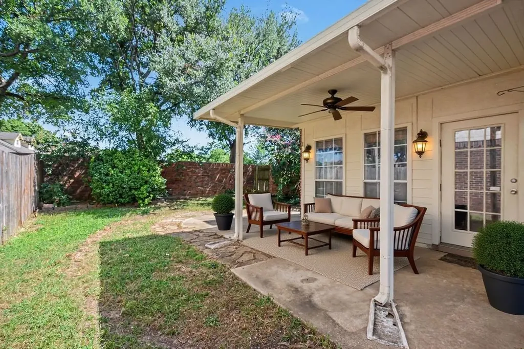 340 Arbor Court Euless TX 76039