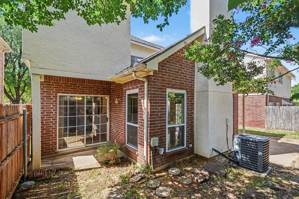 340 Arbor Court Euless TX 76039