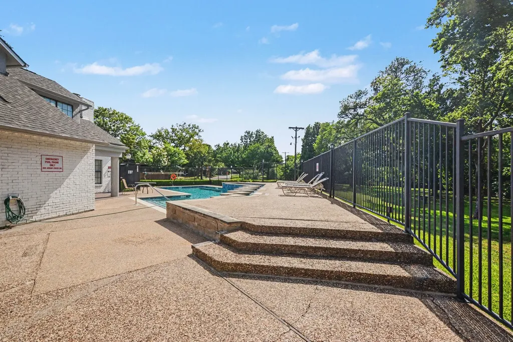 340 Arbor Court Euless TX 76039