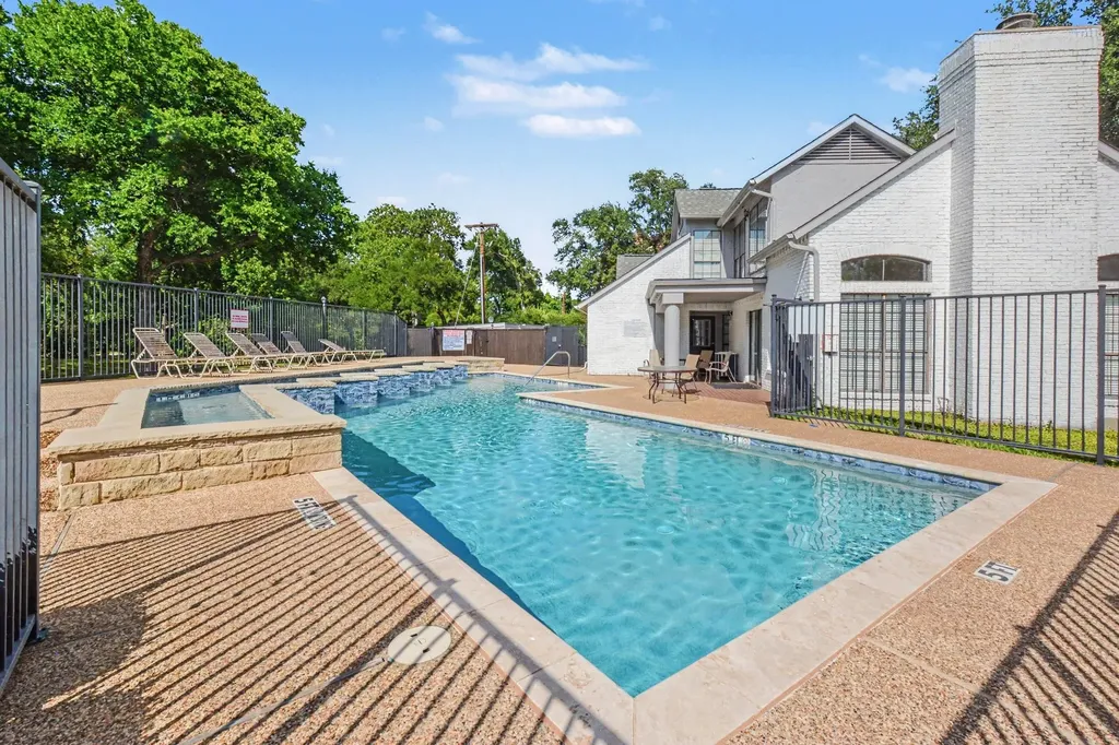 340 Arbor Court Euless TX 76039