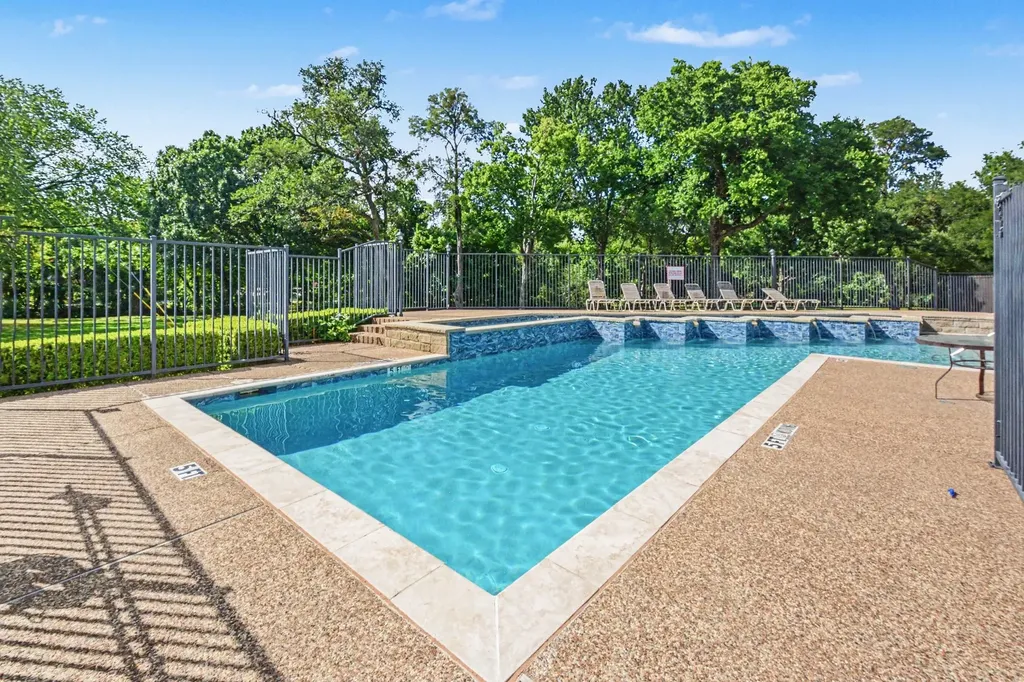 340 Arbor Court Euless TX 76039
