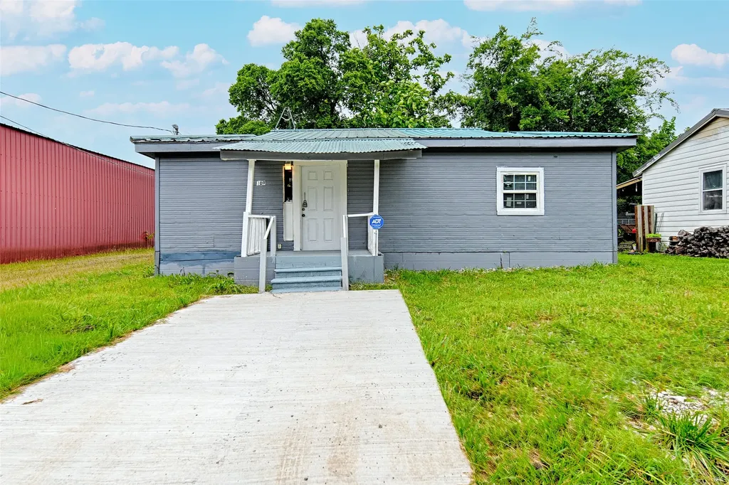 109 W Marsalis Street Celeste TX 75423