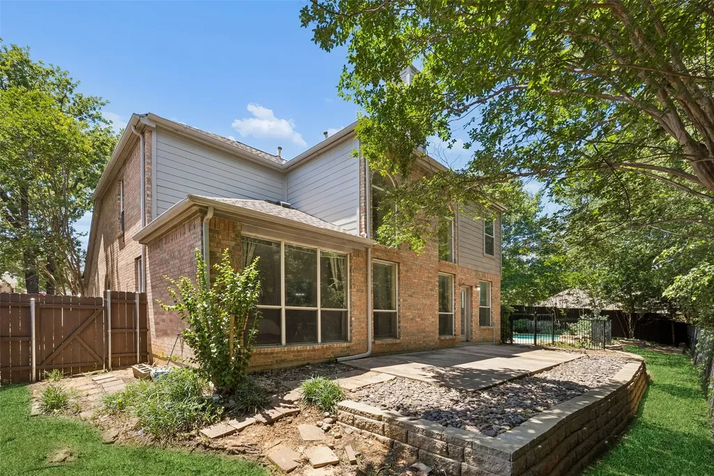 2401 Pinehurst Court Highland Village TX 75077