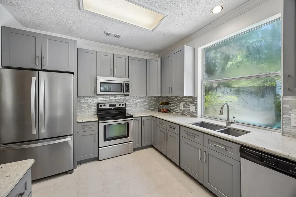2401 Pinehurst Court Highland Village TX 75077