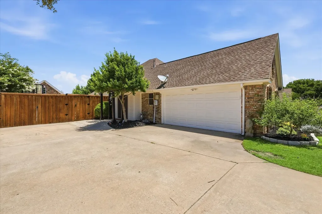 121 Honeysuckle Drive Justin TX 76247