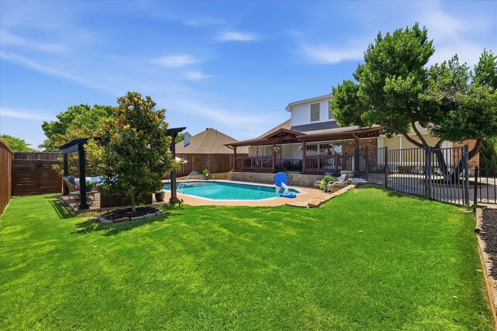 121 Honeysuckle Drive Justin TX 76247