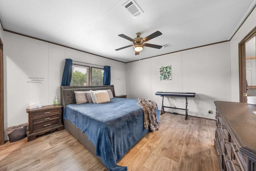 2871 County Road 1076 Celeste TX 75423