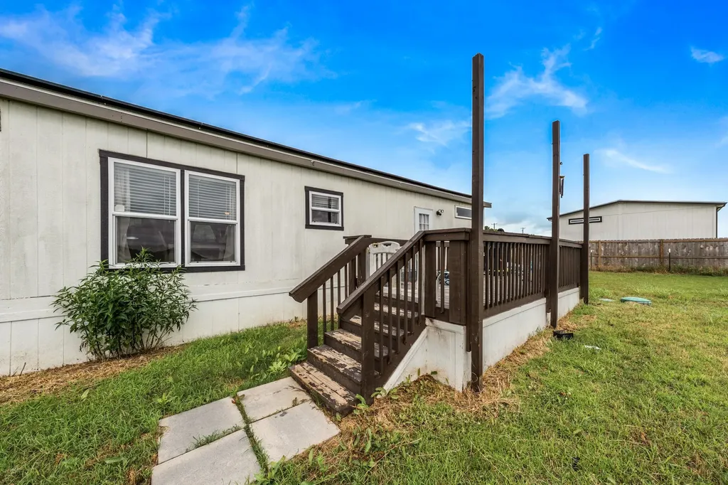 2871 County Road 1076 Celeste TX 75423