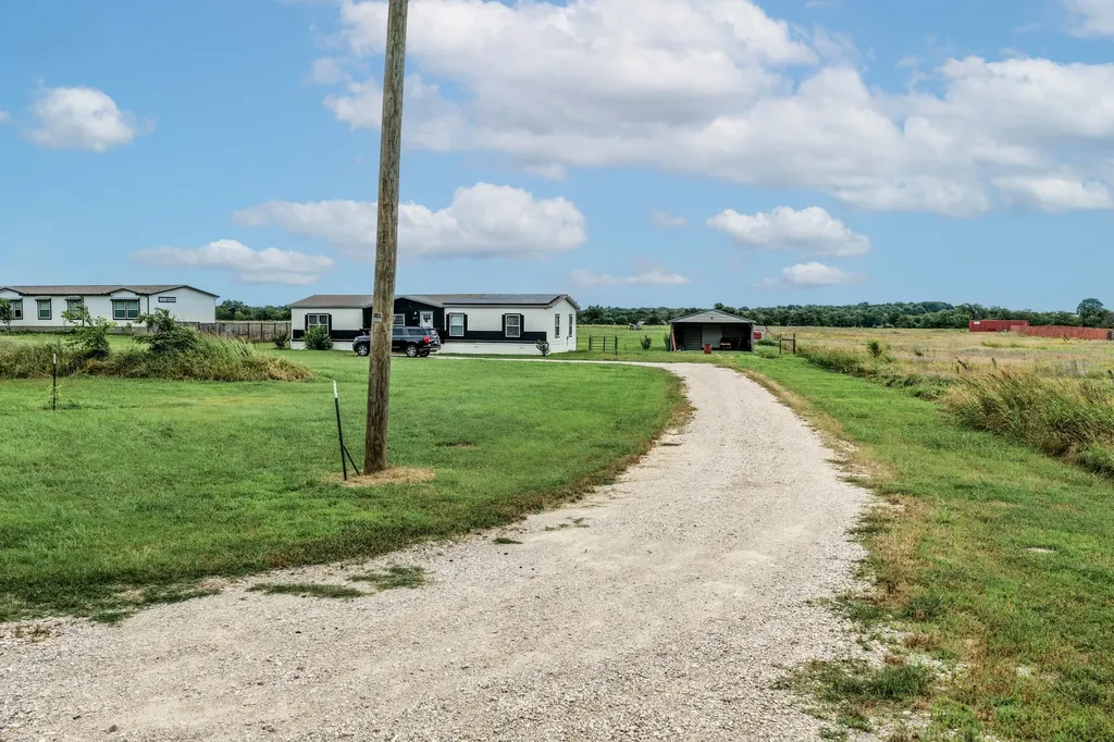 2871 County Road 1076 Celeste TX 75423