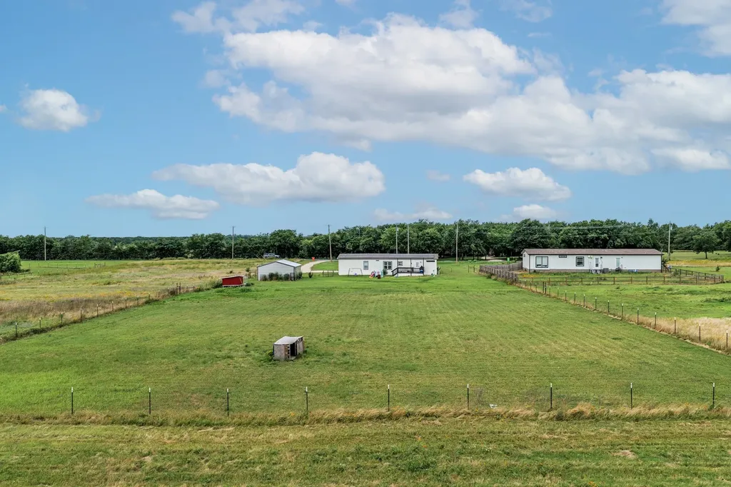 2871 County Road 1076 Celeste TX 75423