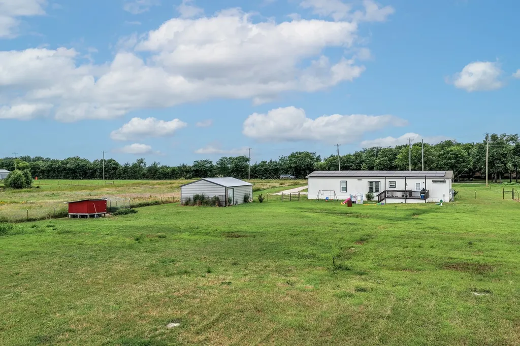 2871 County Road 1076 Celeste TX 75423