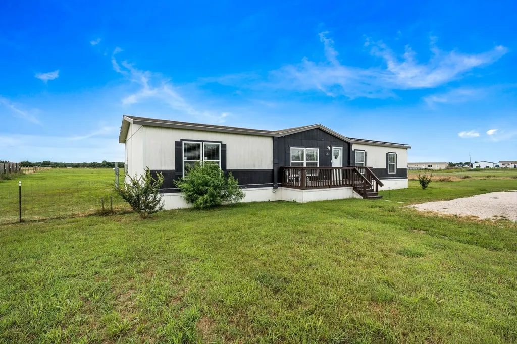 2871 County Road 1076 Celeste TX 75423