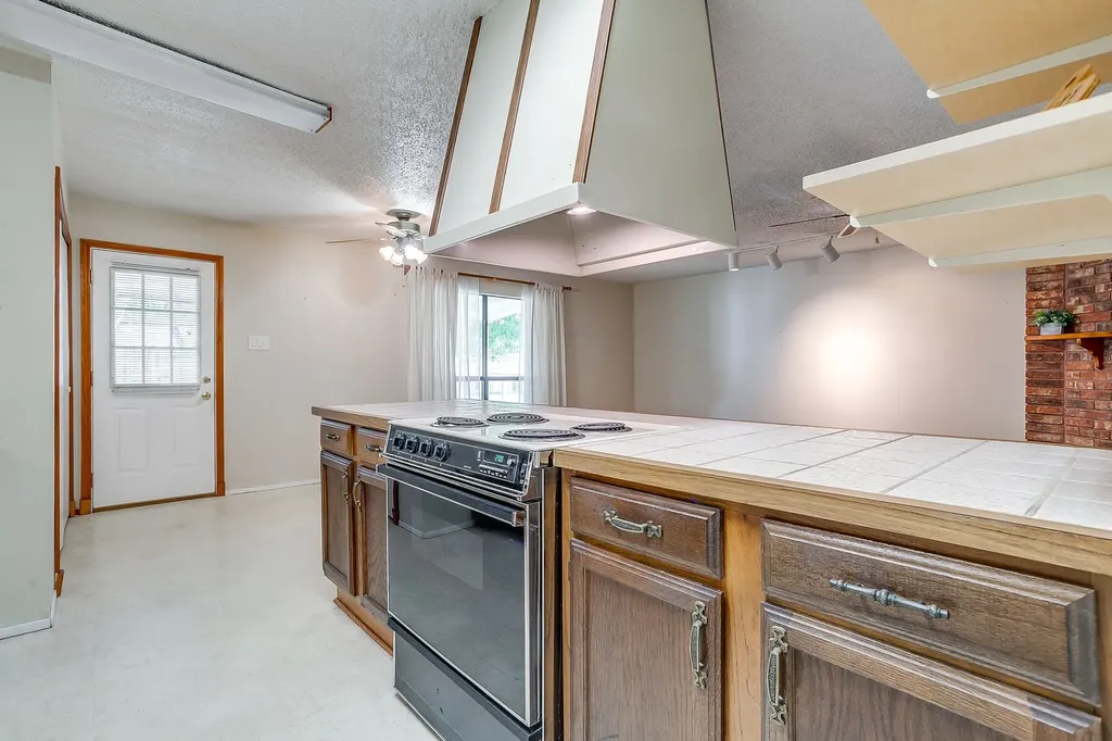 6820 Glenwood Drive North Richland Hills TX 76182