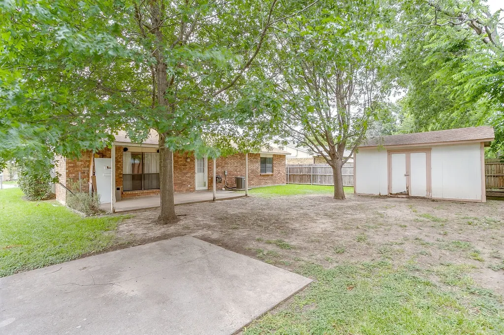 6820 Glenwood Drive North Richland Hills TX 76182