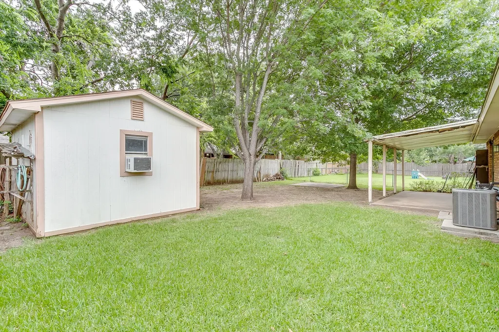 6820 Glenwood Drive North Richland Hills TX 76182
