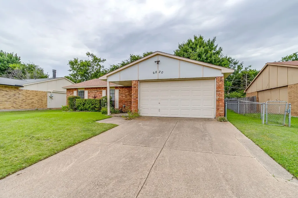6820 Glenwood Drive North Richland Hills TX 76182