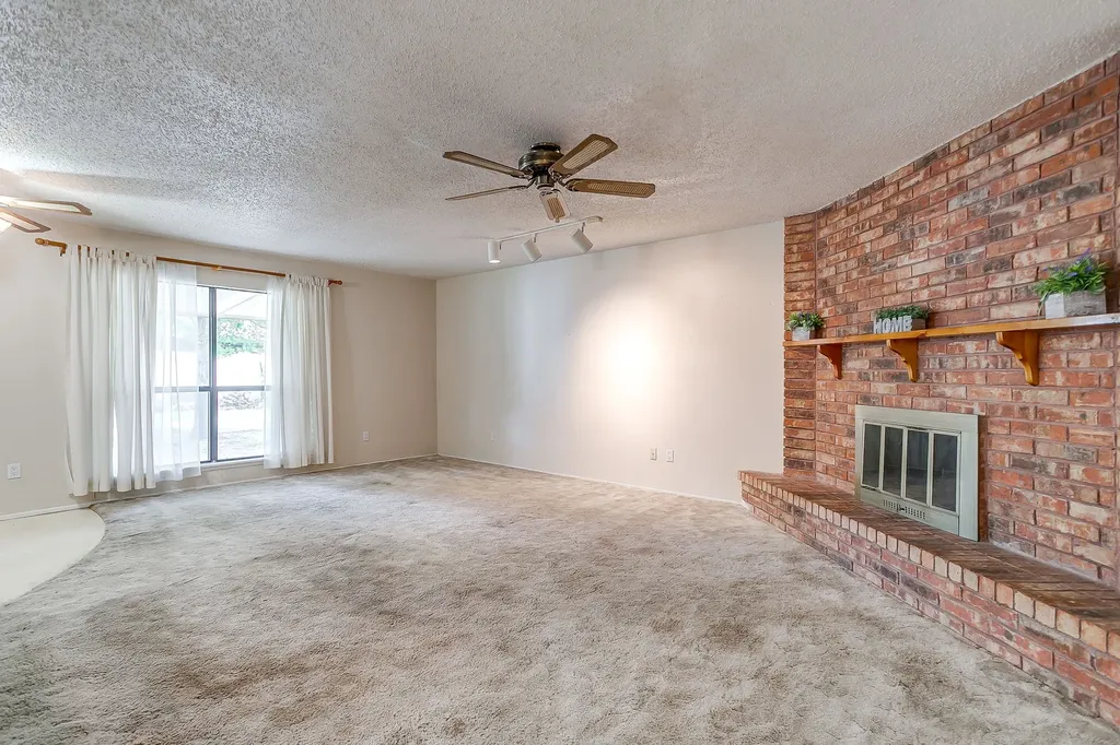 6820 Glenwood Drive North Richland Hills TX 76182