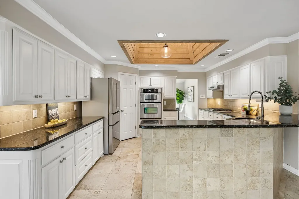 10811 Stone Canyon Place Dallas TX 75230