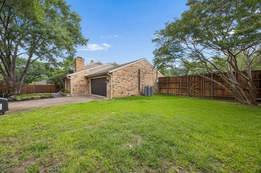 10811 Stone Canyon Place Dallas TX 75230