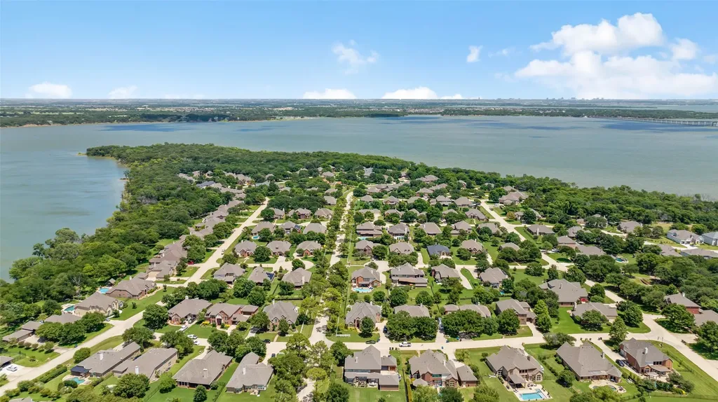 1100 Durango Circle Shady Shores TX 76208