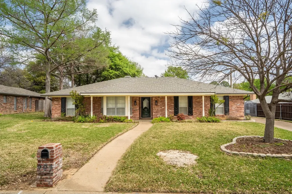 903 Leslie Drive Arlington TX 76012