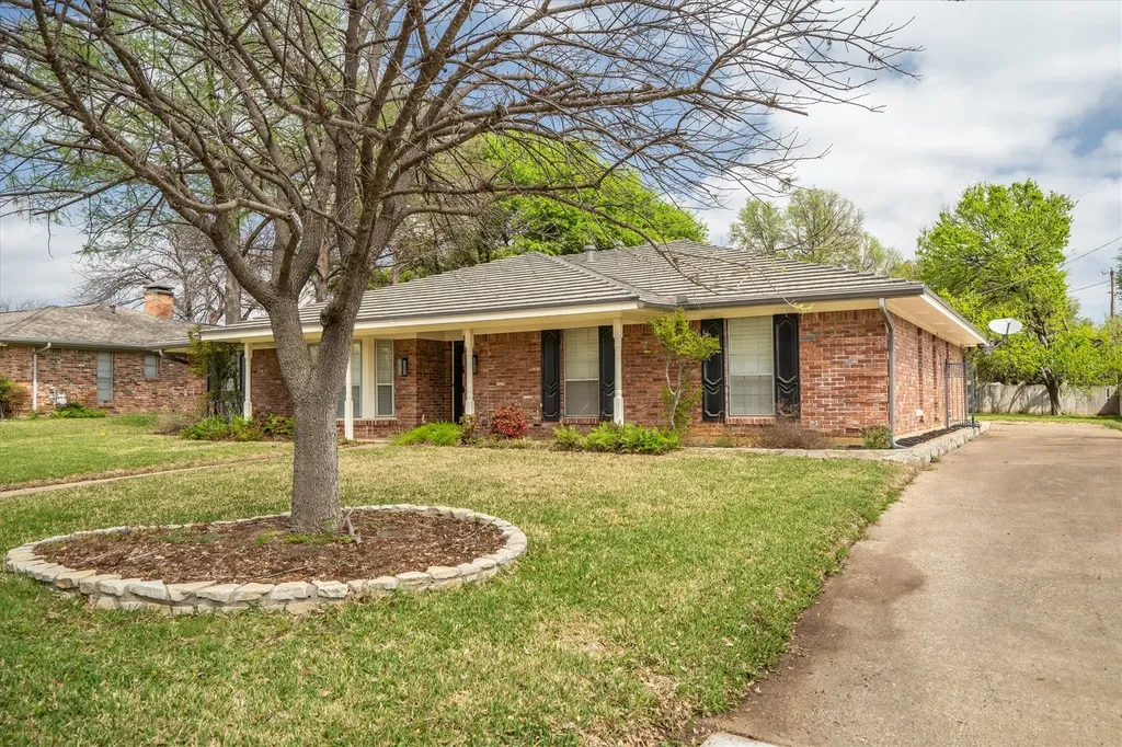 903 Leslie Drive Arlington TX 76012