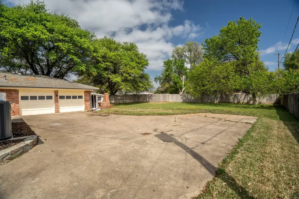 903 Leslie Drive Arlington TX 76012