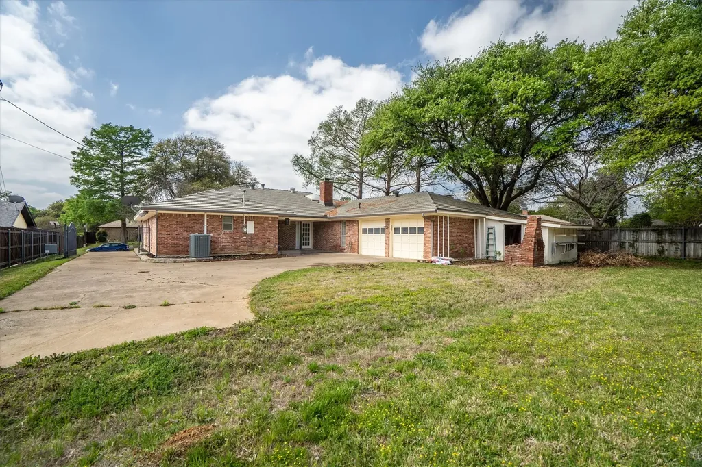 903 Leslie Drive Arlington TX 76012