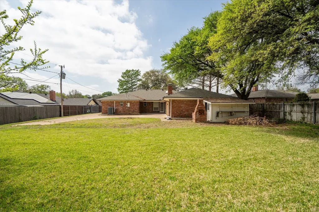 903 Leslie Drive Arlington TX 76012