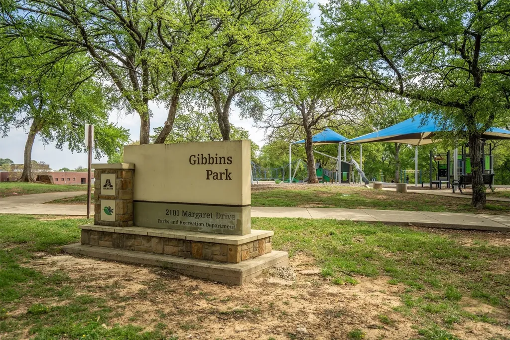 903 Leslie Drive Arlington TX 76012