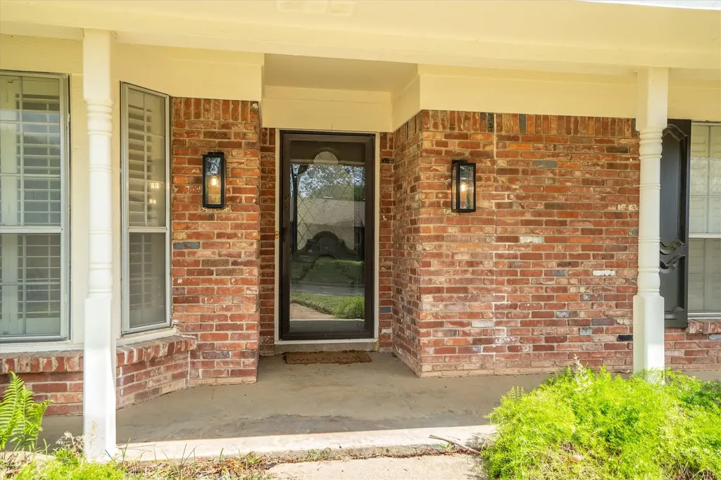 903 Leslie Drive Arlington TX 76012