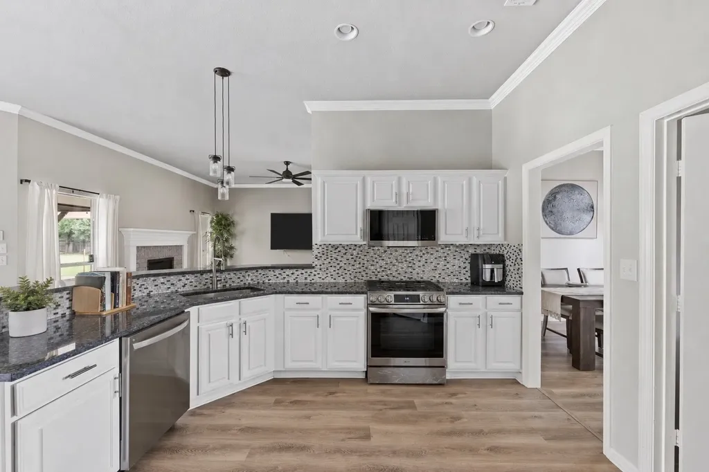 3909 Timbercrest Drive E Burleson TX 76028