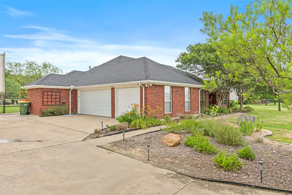 3909 Timbercrest Drive E Burleson TX 76028