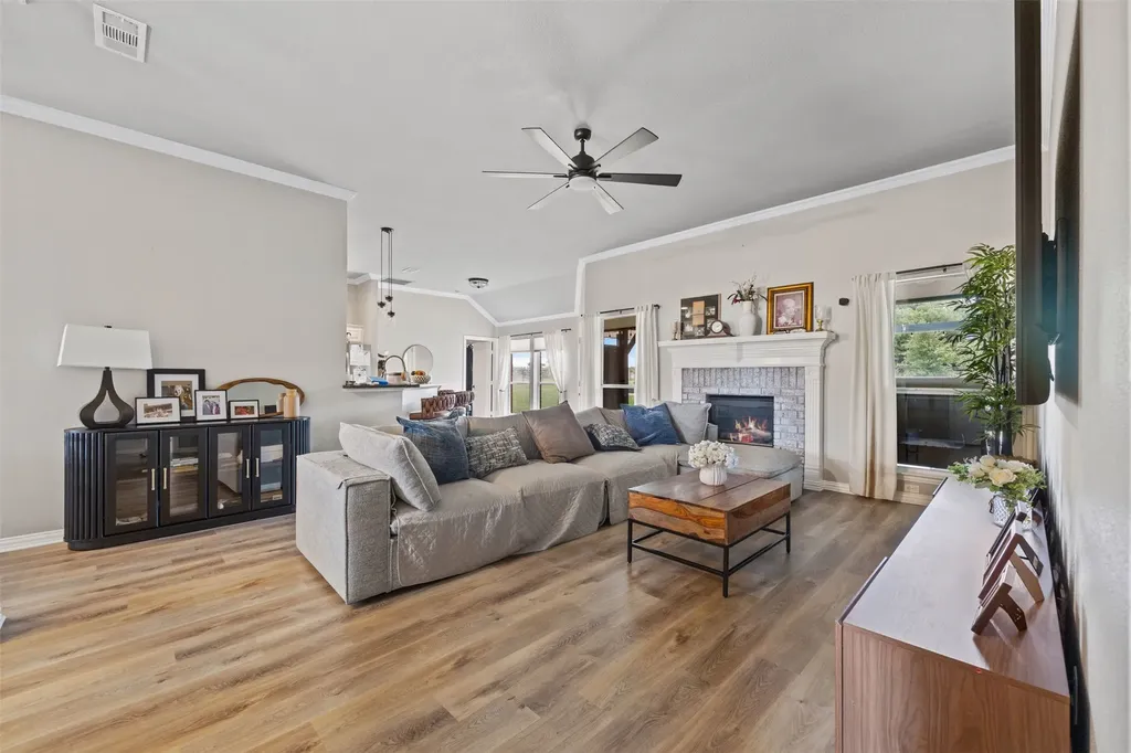 3909 Timbercrest Drive E Burleson TX 76028