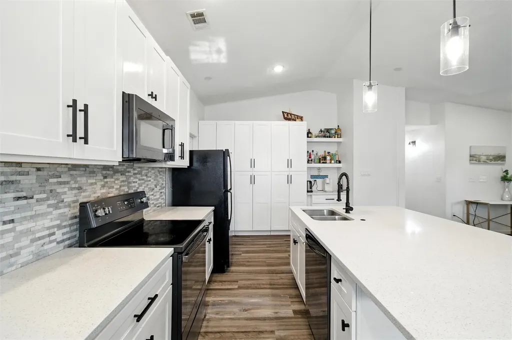 9853 Sophora Circle Dallas TX 75249