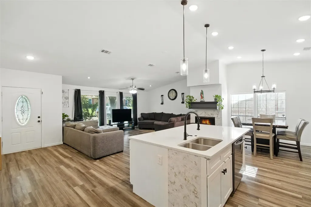 9853 Sophora Circle Dallas TX 75249