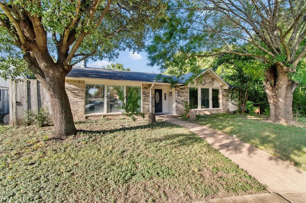9853 Sophora Circle Dallas TX 75249