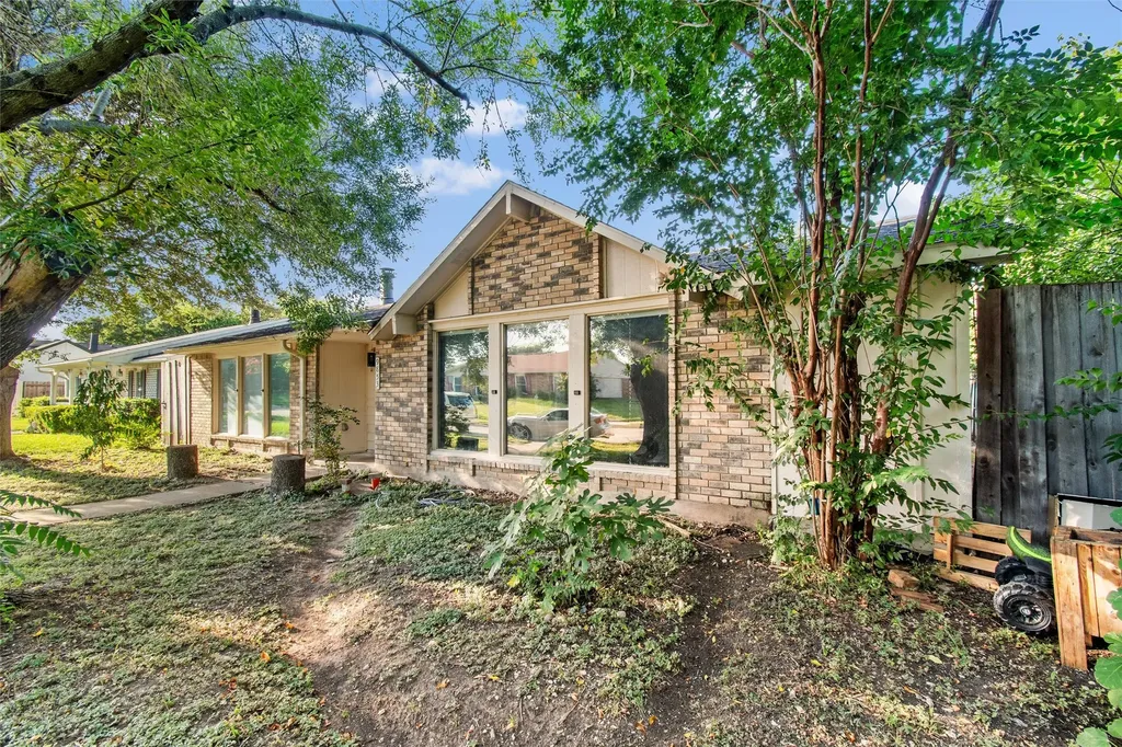 9853 Sophora Circle Dallas TX 75249